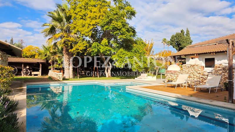 Foto f228fb1a-11b8-4f50-b195-3cace7b7dee1. Xalet amb aparcament piscina a Montealegre Eliana (l´)