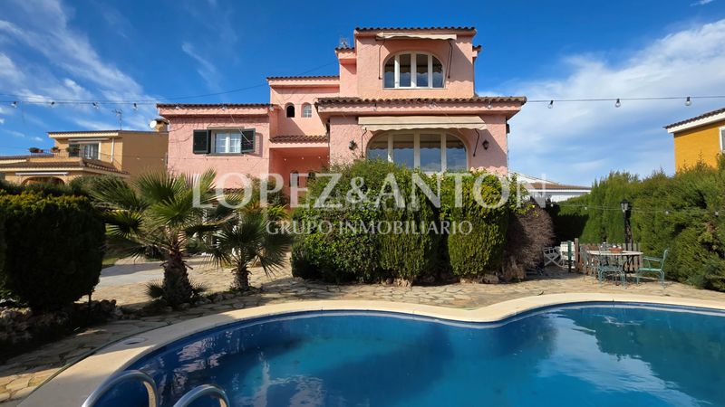 Foto 581673af-d137-4efd-a8b6-57e93e83706a. Xalet amb xemeneia calefacció aparcament piscina a Eliana (l´)