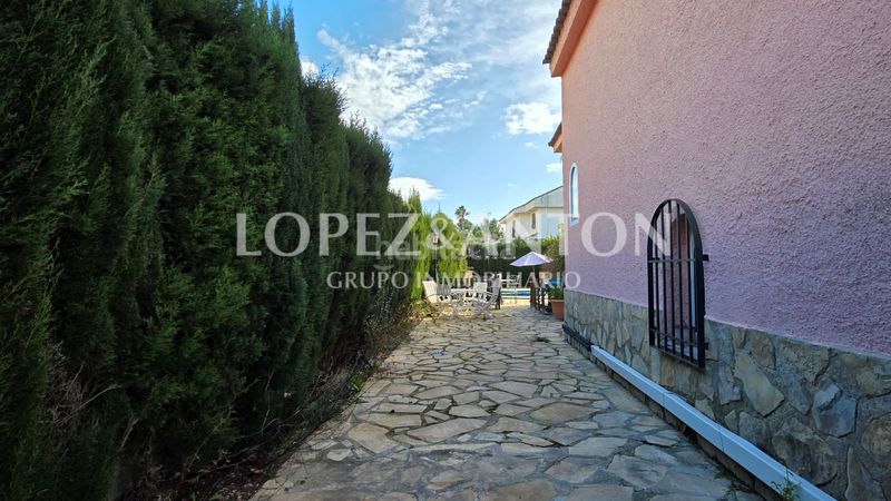 Foto 5a004cdf-c675-4154-b641-e2cf9852a04f. Xalet amb xemeneia calefacció aparcament piscina a Eliana (l´)