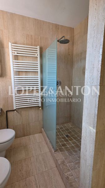 Foto 895a9478-9a12-479e-8ac2-eda1d803f587. Xalet amb xemeneia calefacció aparcament piscina a Eliana (l´)
