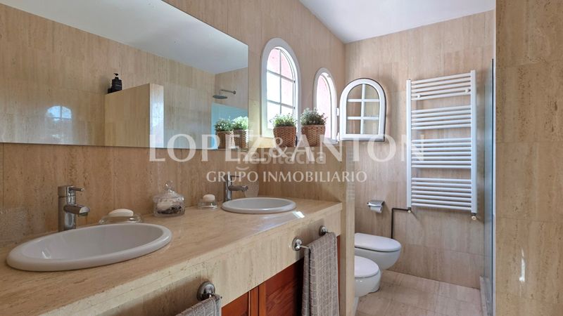 Foto a303b7ab-efd2-4334-b394-e04426ec355f. Xalet amb xemeneia calefacció aparcament piscina a Eliana (l´)