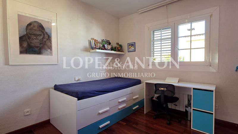 Foto c8423b29-aa43-420a-9e5d-2ffb306e8a50. Xalet amb xemeneia calefacció aparcament piscina a Eliana (l´)