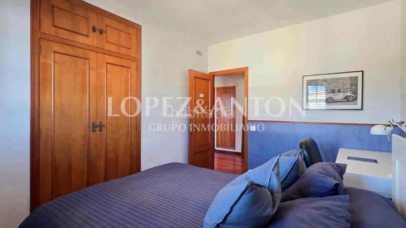 Foto cd5180dc-7572-46e3-9944-42544014f465. Xalet amb xemeneia calefacció aparcament piscina a Eliana (l´)
