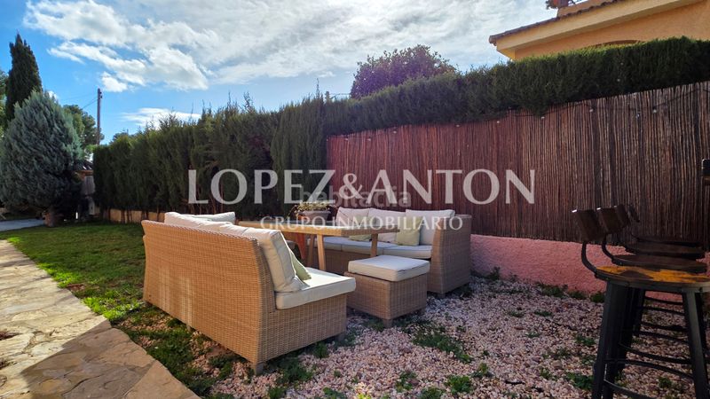 Foto f8a76ebd-be14-45ea-8a50-c32771a26fe0. Xalet amb xemeneia calefacció aparcament piscina a Eliana (l´)