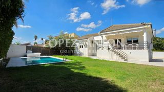 Chalet in El Paraíso-Los Almendros