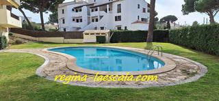 Duplex  Avinguda riells. Un agradable apartamento dúplex, cerca del mar !