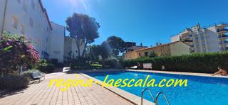 Planta baixa  Avinguda riells. Un agradable y espacioso apartamento en un complejo residencial