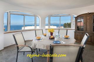 Casa  Carrer punta del xeric. Esta impresionante casa ofrece unas vistas espectaculares al mar