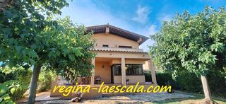Chalet  Carrer de valer. Acogedora vivienda situada en un entorno rural, rodeada de natur