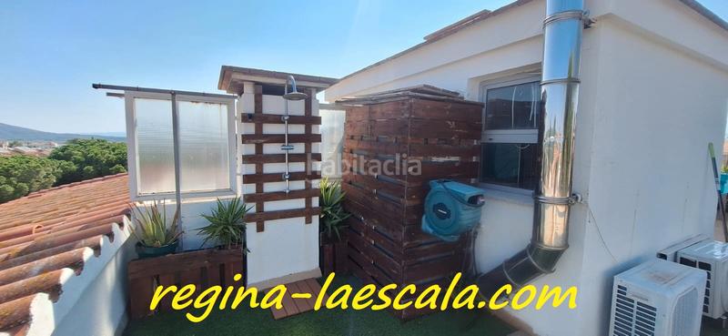 Foto 0e662830-0385-47e3-bae6-289bfe3f76e5. Piso espacioso i céntrico ático listo para entrar a vivir, con párquing privado y terraza en Escala (L´)
