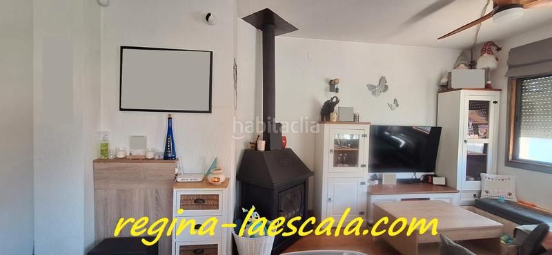 Foto 0f133efa-6963-4d52-abbd-631730c7eefa. Piso espacioso i céntrico ático listo para entrar a vivir, con párquing privado y terraza en Escala (L´)