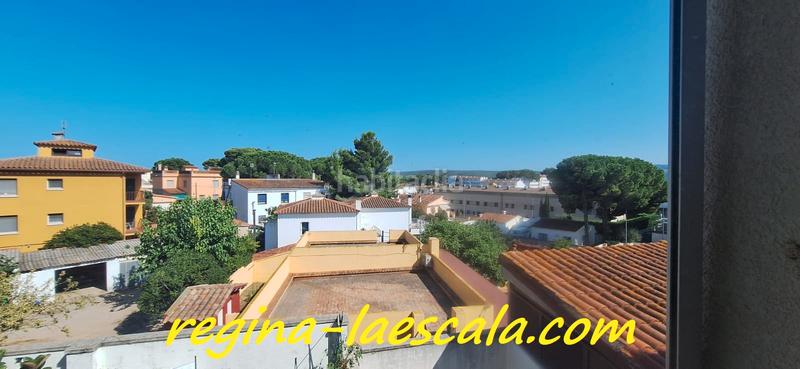 Foto 1d44394c-b727-49ac-9e93-6614aaf4f97e. Piso espacioso i céntrico ático listo para entrar a vivir, con párquing privado y terraza en Escala (L´)
