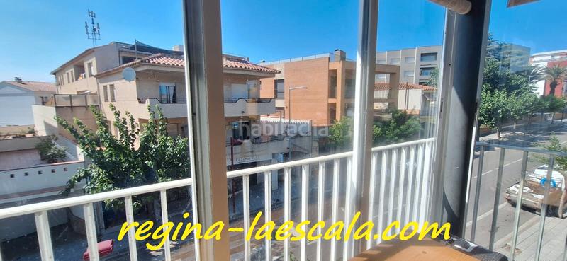 Foto 51266bd2-199b-45d4-8385-c8f864516e84. Piso espacioso i céntrico ático listo para entrar a vivir, con párquing privado y terraza en Escala (L´)