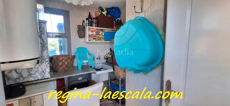 Foto 61ecc372-4c9e-4b1f-8cb3-cb64f95d8740. Piso espacioso i céntrico ático listo para entrar a vivir, con párquing privado y terraza en Escala (L´)
