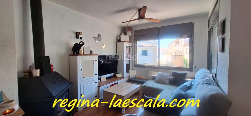 Foto 82eef423-349f-46fd-8fb4-46febb1b5368. Piso espacioso i céntrico ático listo para entrar a vivir, con párquing privado y terraza en Escala (L´)