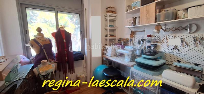 Foto 97cea846-9622-4833-a57a-d6420b53bb42. Piso espacioso i céntrico ático listo para entrar a vivir, con párquing privado y terraza en Escala (L´)