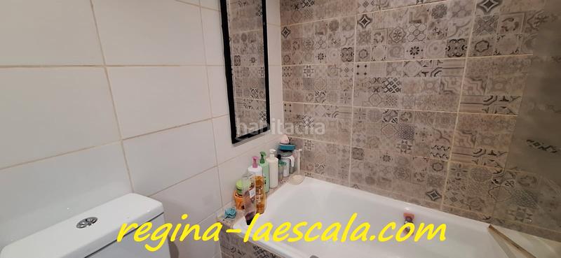 Foto e6834c6e-0876-490b-ac85-e569baf0dc55. Piso espacioso i céntrico ático listo para entrar a vivir, con párquing privado y terraza en Escala (L´)