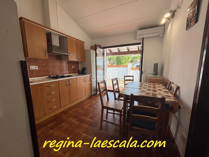 Foto 22864212-ae47-46e5-9e69-7f0e42a8b6ea. Chalet casa independiente de planta baja con piscina privada en Escala (L´)