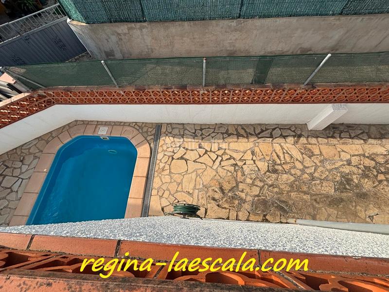 Foto 53b3cf0c-6364-4b0f-93d9-7c442a279779. Chalet casa independiente de planta baja con piscina privada en Escala (L´)