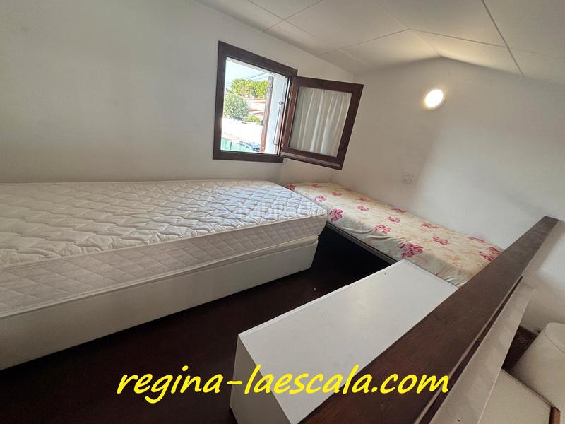 Foto 62cd6ab9-2fc9-424f-a9ca-bef0ca8620c8. Chalet casa independiente de planta baja con piscina privada en Escala (L´)
