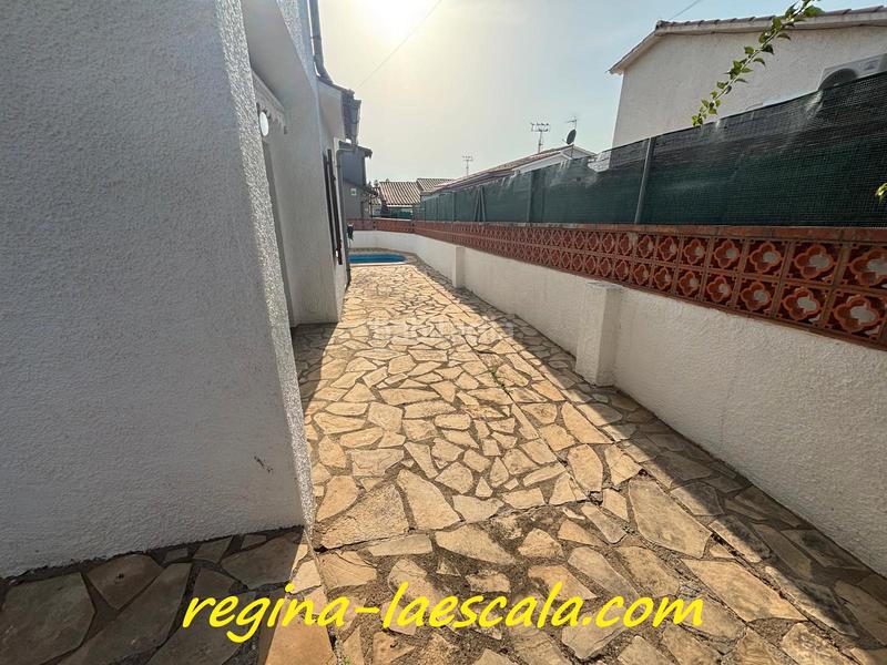 Foto 92b227ba-8f59-455e-833f-cde830ca8663. Chalet casa independiente de planta baja con piscina privada en Escala (L´)