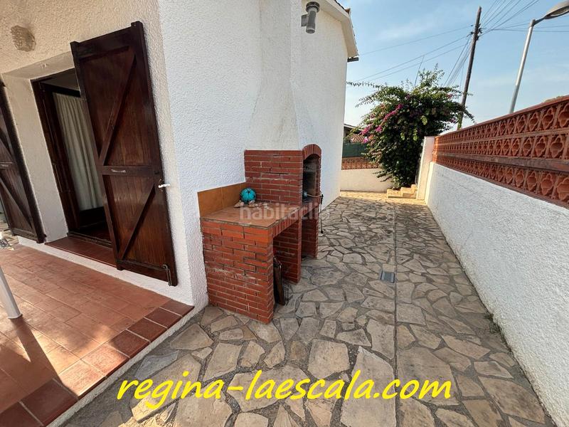 Foto c3b70e9f-7172-4f42-b375-b270b63cbd7a. Chalet casa independiente de planta baja con piscina privada en Escala (L´)