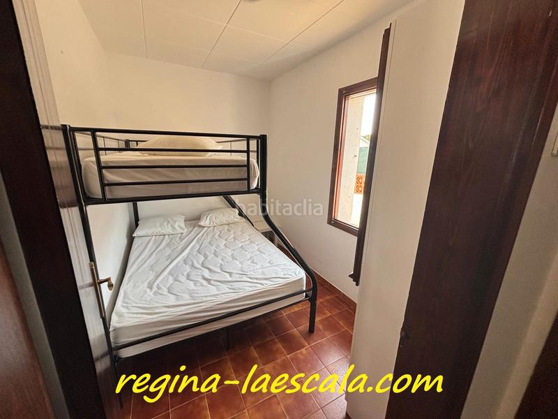 Foto c74d377b-e03e-4b21-ad9d-3e18ab4644c6. Chalet casa independiente de planta baja con piscina privada en Escala (L´)