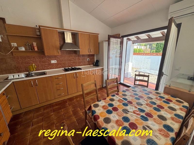Foto d5269051-f105-4ce7-a04c-58809cbc2d0c. Chalet casa independiente de planta baja con piscina privada en Escala (L´)
