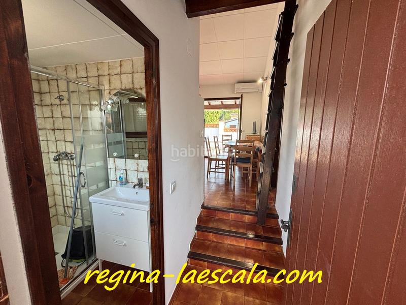 Foto f9dfa7a1-4206-467a-80ec-4e6c3af0517c. Chalet casa independiente de planta baja con piscina privada en Escala (L´)