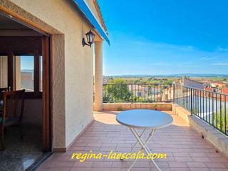 Maison à Albons. Casa con amplio local en planta baja, vivienda principal en la s