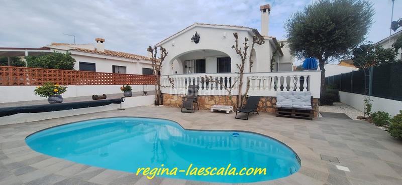 Foto c59940c0-5377-44b5-ae39-44c680fc132e. Chalet avec parking piscine dans Riells Escala (L´)