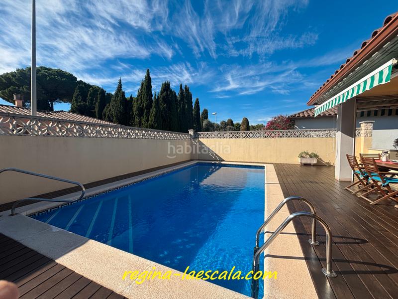 Foto d76ea3fa-9bf6-4bd1-b629-d84736f0a216. Xalet amb calefacció aparcament piscina a Riells Escala (L´)