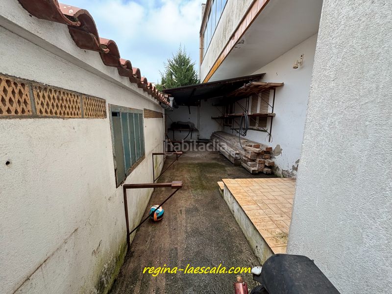 Foto 00c1f52e-ffdf-47d6-b5f7-d1bcf44bcebf. Casa adossada amb xemeneia calefacció aparcament a Escala (L´)