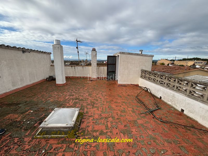 Foto 4a7e5e57-c634-4f0c-93df-5323c4b1f569. Casa adossada amb xemeneia calefacció aparcament a Escala (L´)