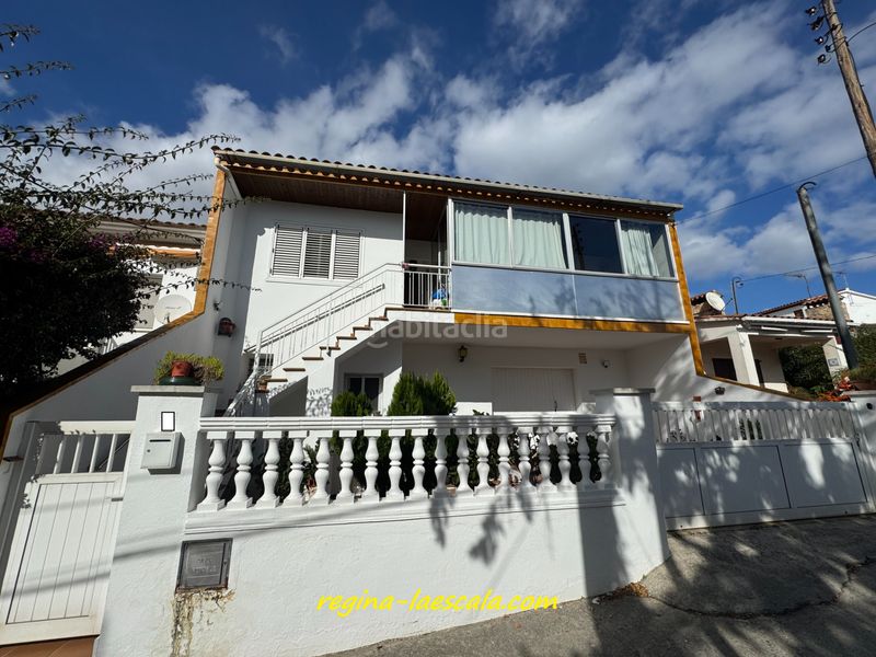 Foto 6984dd16-36a3-4255-8f07-086d5d9c0c19. Casa adossada amb xemeneia calefacció aparcament a Escala (L´)