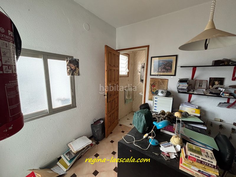 Foto 6b35d3b9-30b1-4804-a669-ff3fb1d5e21c. Casa adossada amb xemeneia calefacció aparcament a Escala (L´)
