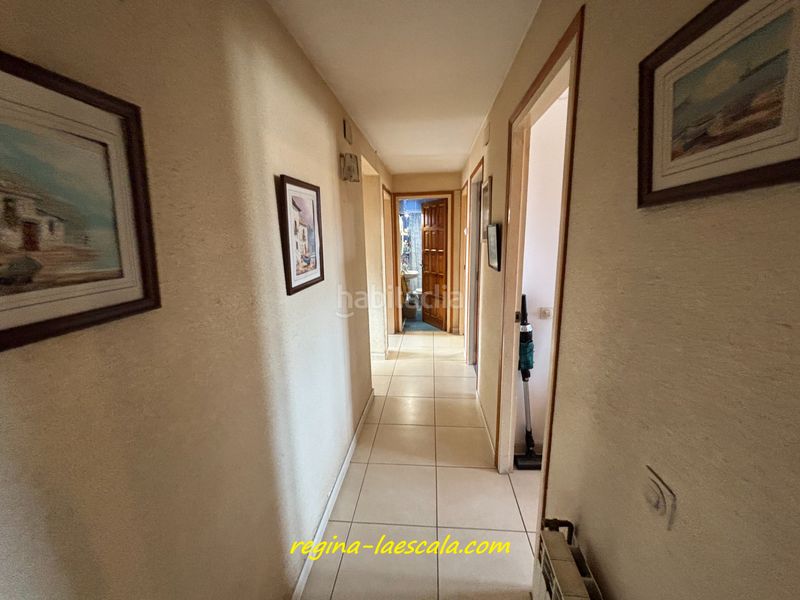 Foto 96b7e238-48d3-4b48-a757-7734486e36c9. Casa adossada amb xemeneia calefacció aparcament a Escala (L´)