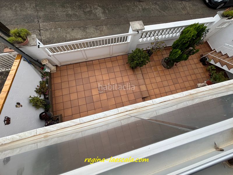 Foto b370d38f-db80-4693-9c4a-8a81a12e94cd. Casa adossada amb xemeneia calefacció aparcament a Escala (L´)