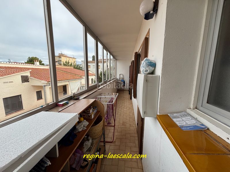 Foto b4fc56fb-09d2-4752-a673-774b4541b0ef. Casa adossada amb xemeneia calefacció aparcament a Escala (L´)