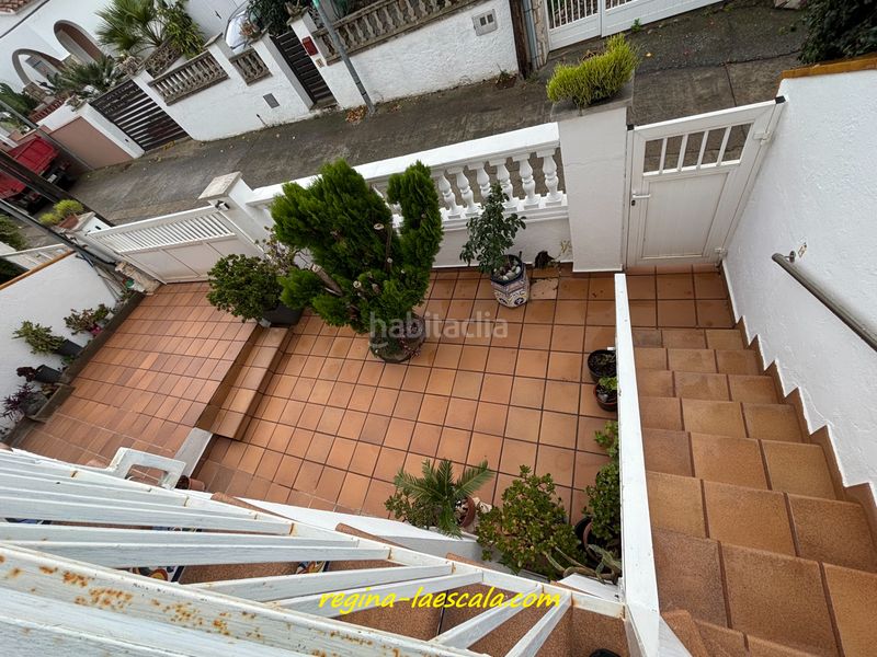 Foto bf4e271b-2d5f-46b0-9f67-d6851a0daa0b. Casa adossada amb xemeneia calefacció aparcament a Escala (L´)