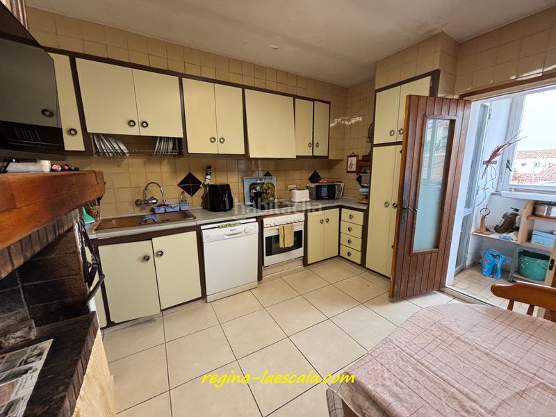 Foto c4d81e88-e717-4430-8470-7c38a5e0abe8. Casa adossada amb xemeneia calefacció aparcament a Escala (L´)