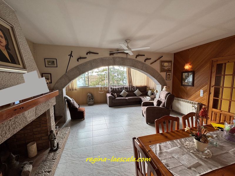 Foto c735b8d3-7046-4084-aae2-d3e58822673c. Casa adossada amb xemeneia calefacció aparcament a Escala (L´)