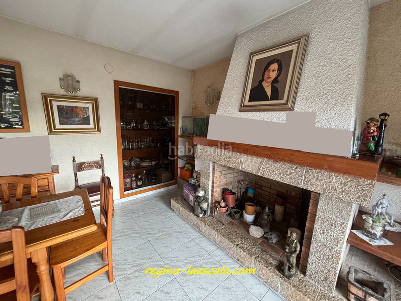 Foto df9dace6-48e2-4ab2-bfe3-aac6f6ccf84c. Casa adossada amb xemeneia calefacció aparcament a Escala (L´)