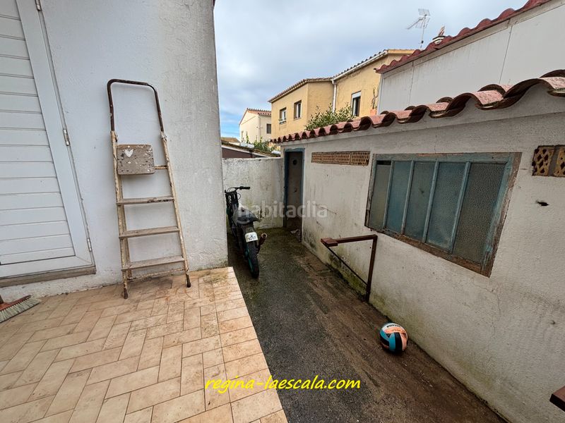 Foto e5561e6d-4809-4d31-a756-59a8a77537c9. Casa adossada amb xemeneia calefacció aparcament a Escala (L´)