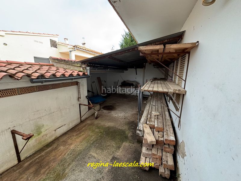 Foto f1e41900-087f-412c-ab3c-9801b6c6963e. Casa adossada amb xemeneia calefacció aparcament a Escala (L´)