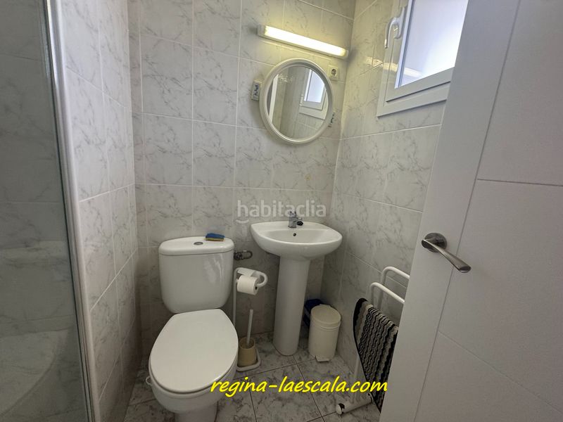 Foto 95960cae-0505-4bfb-9ffc-95793bedbc97. Estudi a Riells Escala (L´)