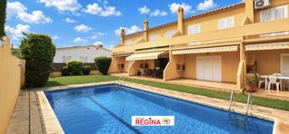 Casa adosada en Riells. Casa adosada con piscina y licencia turística, cerca de playa y