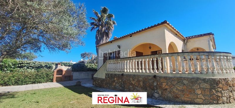 Foto a81d9c1f-6268-4e24-a385-a46ae5604fe9. Casa amb xemeneia aparcament a Riells Escala (L´)