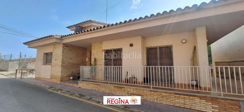 Foto 80170593-7f6c-4995-b690-699b81d6bca0. Xalet amb xemeneia a Eixample Residencial Escala (L´)
