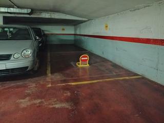 Car parking  Carrer de pere martell. Plaza de parking doble con puerta de entrada automática.

* im